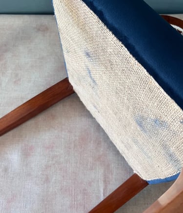Detalle restauración y tapicería silla isabelina canaria con fondo de yute como original. Tenerife.