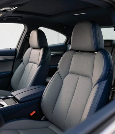 Close-up photography of the interior of a luxury executive car with dark blue and gray leather seats, showing premium finishes and a spacious cabin. South American / Brazilian professional setting, soft natural light through tinted windows.
