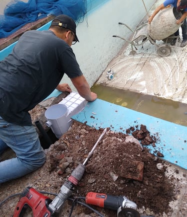 Empresa Lider en Reparación de piletas de Hormigón • Más de 30 años de experiencia.  • Reparación de