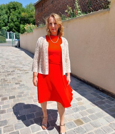 robe de cérémonie sur-mesure accessoirisée