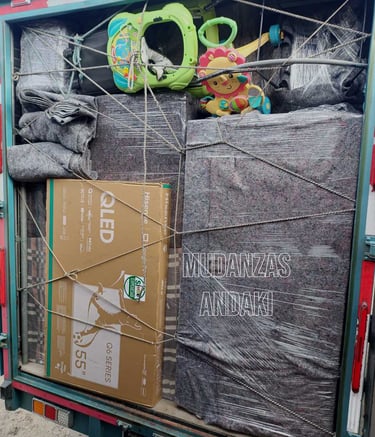 Mantas de algodón lazos y tapetes para proteger sus pertenencias durante la mudanza