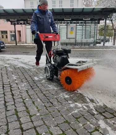 Winterdienst mittels Kehrmaschine