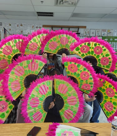 HS students perform Korean fan dance
