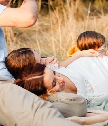 kismama fotózás bicske család lifestyle fotó fotózás gyerek