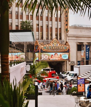 el-capitan-theatre-disney-hollywood-walk-of-fame-los-angeles
