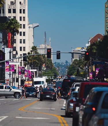 hollywood-walk-of-fame-los-angeles-people-cars
