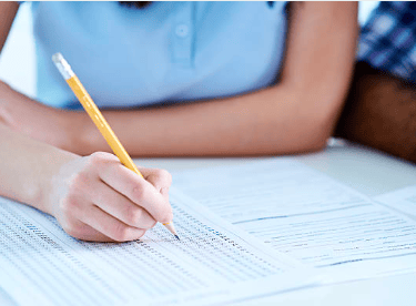 PLIDA B1. Mujer completa prueba escrita. Cursos de lasciatemicantareinitaliano