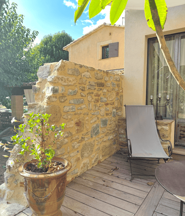mur-en-pierre-uzes.jpg