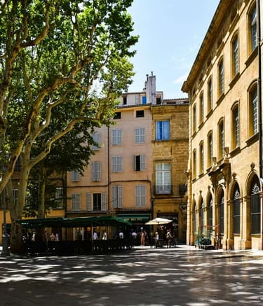 place avec des cafés a aix-en-provence