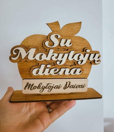 Graviruotas suvenyras mokytoju dienai