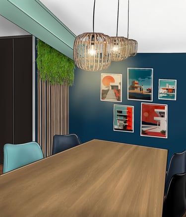 Salle de réunion avec grande table, mur végétalisé et fond bleu