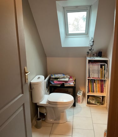 Toilettes en sous pente