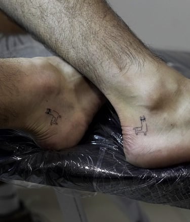 tattoo llama noir tattoo cusco