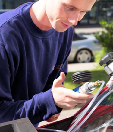 Truck windshield replacement