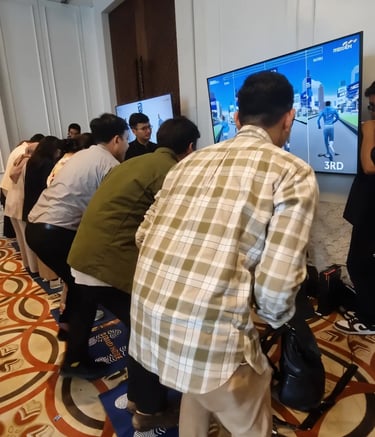 Crowd of Mandiri employees playing running games at the learning festival