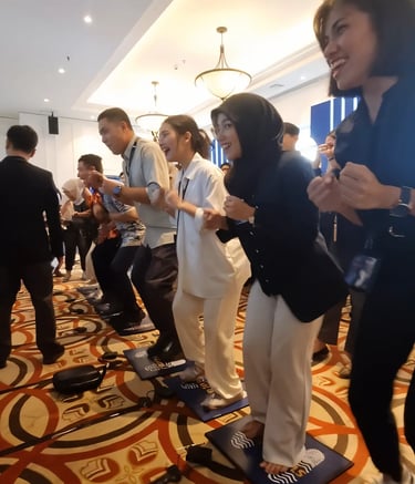Crowd of Mandiri employees playing running marathon games at the learning festival