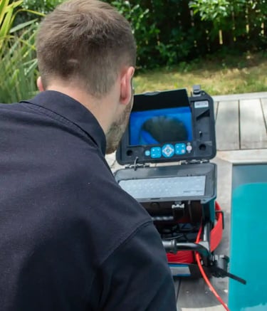 Inspection minutieuse a la caméra des tuyaux HS