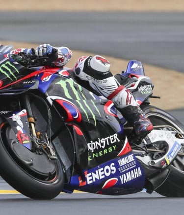 Fabio Quartararo au guidon de la Yamaha YZR-M1 lors du Grand Prix de France MotoGP 2025 au Mans.