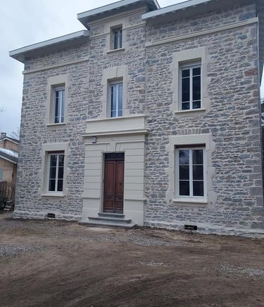 Ravalement façade pierre enduit chaux à Meyrié