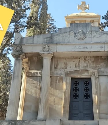 Portada video tumba histórica de piedra del Panteón Familia Portabella con columnas neoclásicas