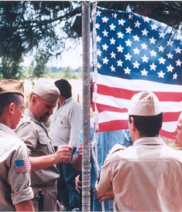 Une cérémonie au cours de laquelle des soldats américains étaient présents. 