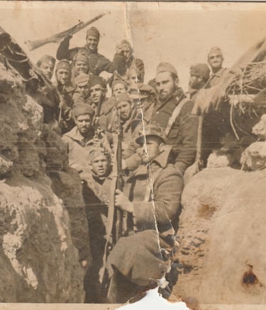 Luis Gómez Castaño con sus compañeros de la 3 Brigada Mixta en la Sierra de Madrid