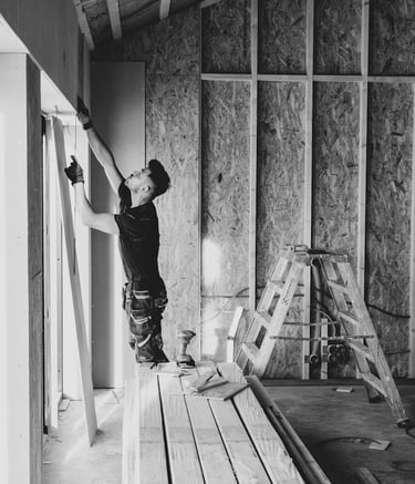 Artisan sur son chantier électrique