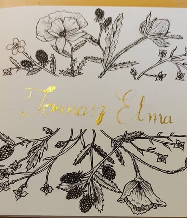 biała kartka z rysunkiem jeżyn