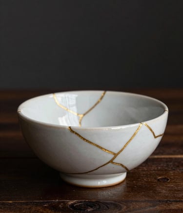 Professional studio photography of a Kintsugi-style ceramic bowl with golden cracks, sitting on a dark wooden surface. The lighting is soft and spiritual, emphasizing the beauty of restoration and healing in a Latin American setting.
