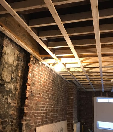 a room with exposed ceiling beams and exposed ceiling