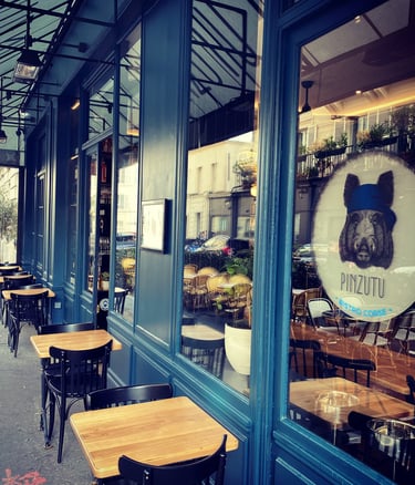 a restaurant Pinzutu