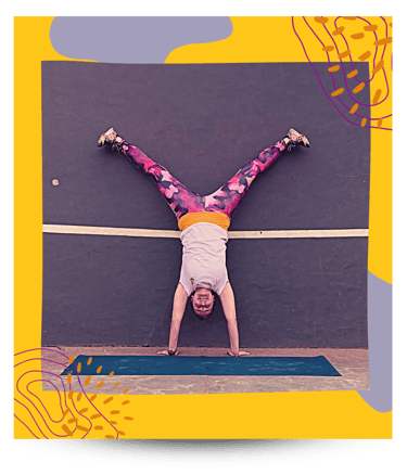 Martina in a handstand position outdoors in Lisbon.