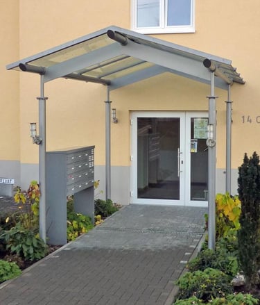 Vordach im öffentlichen Gebäudesektor