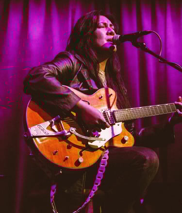 professional singer and artist, lo barnes, performing. she leads a singing course in margate.