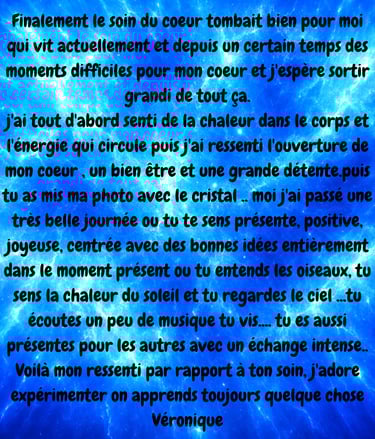 témoignage écrit sur un fond bleu