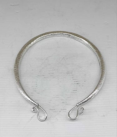 "Ethnic tribal neckpiece with bold kada-style design–handcrafted choker necklace-for export markets"