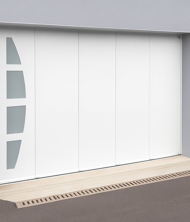Porte de garage coulissante blanche design moderne avec hublots verticaux Isovergne