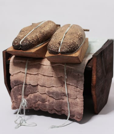 karine-nguyen-van-tham-mutation-sculpture sur bois et lin tissé