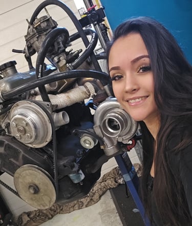 Joy van Haelen and her Renault 5 GT Turbo engine