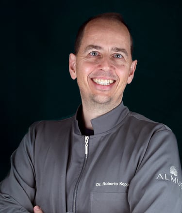 Dentista Especialista em implantes e proteses