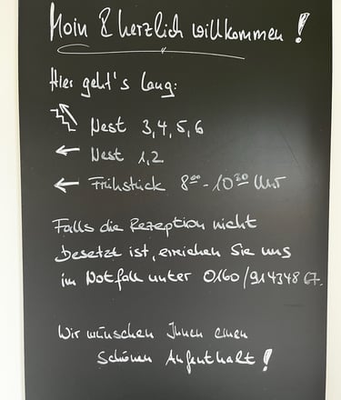 Hotel DunenNest - Wegweiser zu den Zimmer