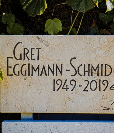 Grabstein mit Inschrift