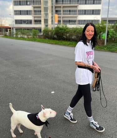 Jessi Hundetrainerin aus Hannover mit ihrem Bullterrier Ole