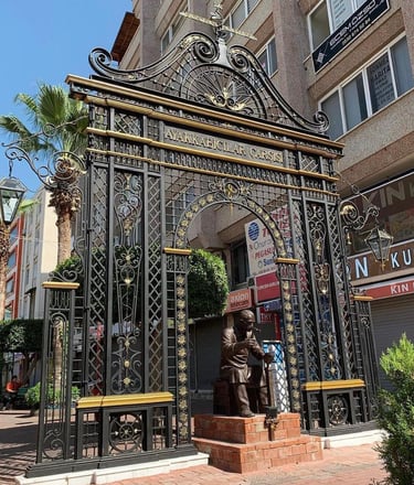 Demirci Salah Usta Iskenderun Ayakkabıcılar Çarşısı demir kapi ve herkel