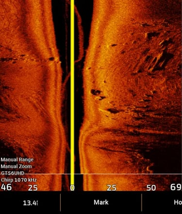 walleye sonar images on side view on Garmin sonar in lake