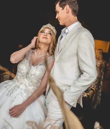 Photo d'un jeune couple marié dans un chateau à Perpignan Valmy , la mariée porte une robe blanche