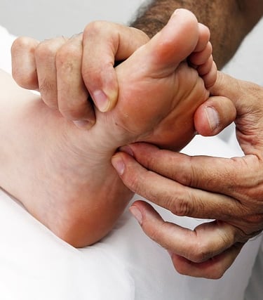 Reflexology pressing the Kidney 1 spot on the foot