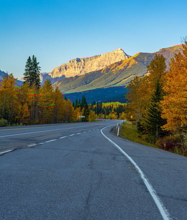 Camion de déménagement sur l'autoroute lors d'un déménagement longue distance au Canada
