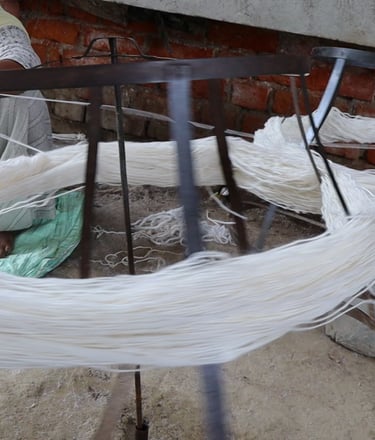 Yarn opening process manually on Wheel