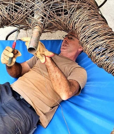 travail du fil de fer artiste sculpteur Wilfrid Bricourt